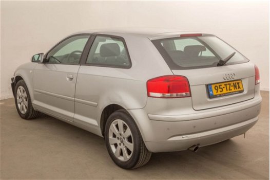 Audi A3 - 1.6 FSI Attraction Clima - 1