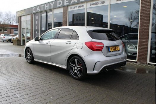 Mercedes-Benz A-klasse - 180 Ambition AMG Styling Pakket Xenon Panorama Dealer onderhouden - 1