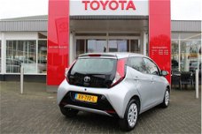 Toyota Aygo - 1.0 VVT-i x-play CARPLAY/ AIRCO/ CAMERA/ DAB RADIO