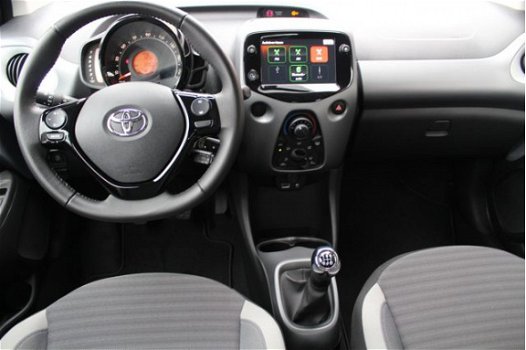 Toyota Aygo - 1.0 VVT-i x-play CARPLAY/ AIRCO/ CAMERA/ DAB RADIO - 1