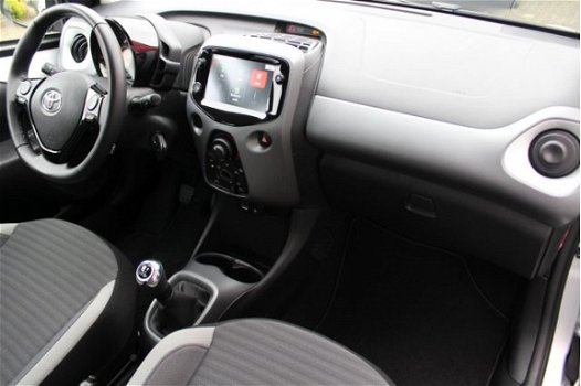 Toyota Aygo - 1.0 VVT-i x-play CARPLAY/ AIRCO/ CAMERA/ DAB RADIO - 1