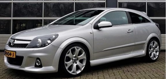 Opel Astra GTC - 2.0 T OPC 241 PK 92dkm 18 inch Xenon - 1