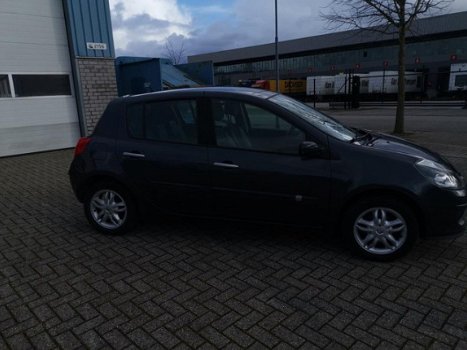 Renault Clio - 1.2 16V 2006 5drs clima nette auto - 1