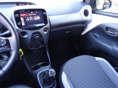Toyota Aygo - 1.0 VVT-i x-play / Airco / Smartphone Integration / DAB / Parkeercamera / Bluetooth / - 1