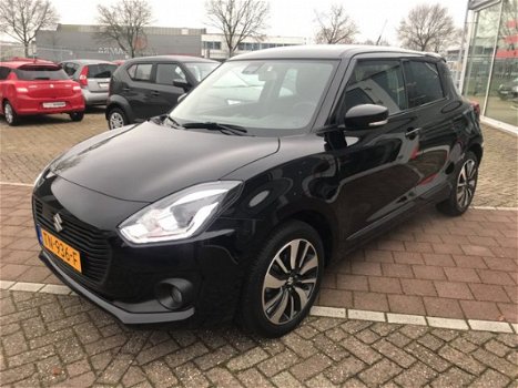 Suzuki Swift - 1.2 Stijl Automaat dakspoiler, armsteun, stootlijsten, navigatie, clima, enz - 1