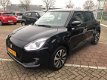 Suzuki Swift - 1.2 Stijl Automaat dakspoiler, armsteun, stootlijsten, navigatie, clima, enz - 1 - Thumbnail