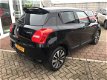 Suzuki Swift - 1.2 Stijl Automaat dakspoiler, armsteun, stootlijsten, navigatie, clima, enz - 1 - Thumbnail