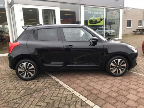 Suzuki Swift - 1.2 Stijl Automaat dakspoiler, armsteun, stootlijsten, navigatie, clima, enz - 1