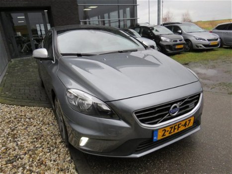 Volvo V40 - 2.0 D4 R-Design Business Panoramadak Harman/Kardon Leder/Stoelverw Navi Clima PDC Blueto - 1