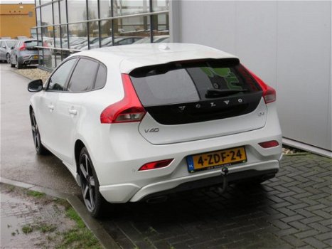 Volvo V40 - 2.0 D4 Momentum Business Trekhaak Styling Pack Navi Clima PDC Bluetooth Cruise - 1