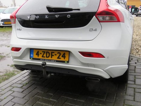 Volvo V40 - 2.0 D4 Momentum Business Trekhaak Styling Pack Navi Clima PDC Bluetooth Cruise - 1