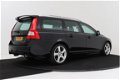 Volvo V70 - 2.0T R-Edition | Leer | Navigatie | Org NL | Trekhaak - 1 - Thumbnail