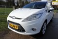 Ford Fiesta - 1.25 Titanium keurig netjes en rijdt heerlijk - 1 - Thumbnail