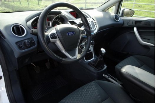 Ford Fiesta - 1.25 Titanium keurig netjes en rijdt heerlijk - 1