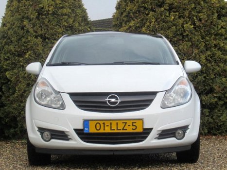 Opel Corsa - 1.4-16V Color Edition / Airco / Cruise control - 1