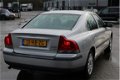 Volvo S60 - 2.4 airco, radio cd speler, cruise control, elektrische ramen, afneembare trekhaak, lich - 1 - Thumbnail