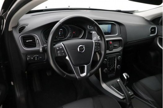 Volvo V40 - 2.0 T3 Momentum | Panoramadak | Camera | LED | 40dkm - 1