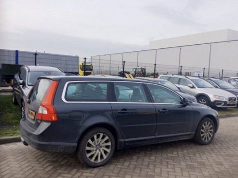 Volvo V70 - 2.0 D3 Limited Edition | Xenon | Leder | Navigatie - 1