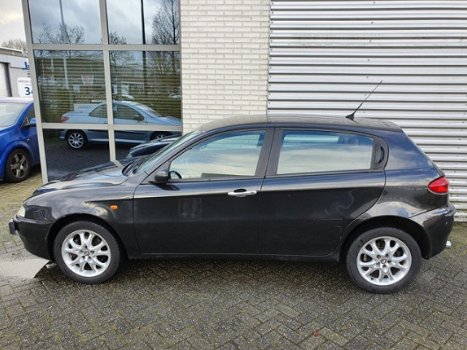 Alfa Romeo 147 - 1.6 T.Spark Distinctive Clima, voll lederen, nap - 1