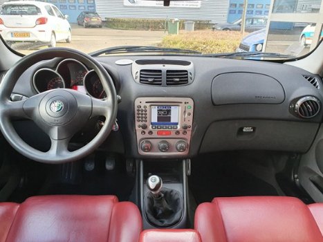 Alfa Romeo 147 - 1.6 T.Spark Distinctive Clima, voll lederen, nap - 1