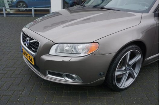 Volvo V70 - 2.5FT 231pk R-DESIGN Leder/Roofrails/Xenon/19