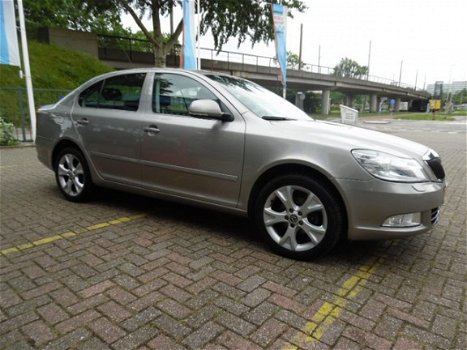 Skoda Octavia - 1.4 TSI Elegance Business Line | Clima | Cruise control | Navigatie - 1