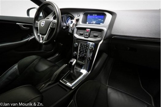 Volvo V40 - 2.0 D2 R-Design Business | XENON | HALF LEDER | VOORRUITVERW. | CLIMA | CRUISE | NAVI | - 1