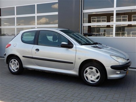 Peugeot 206 - 1.4 XT Stuurbekrachtiging/RadioCD - 1