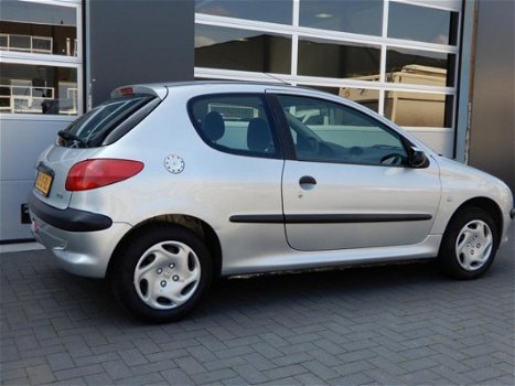 Peugeot 206 - 1.4 XT Stuurbekrachtiging/RadioCD - 1