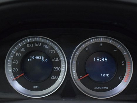 Volvo XC60 - 2.0 D3 Momentum | Automaat | Navigatie - 1