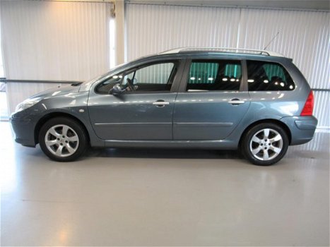 Peugeot 307 SW - 1.6-16V Premium 7pers. Navigatie/Panoramadak/Trekhaak/Climate/Cruise/Regen & Lichts - 1