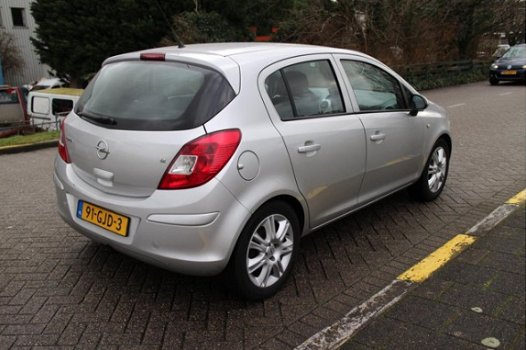 Opel Corsa - 1.2-16V Essentia AIRCO_5 DEURS NETTE AUTO - 1