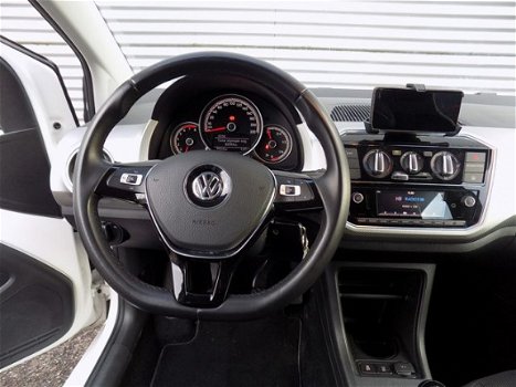 Volkswagen Up! - 1.0 BMT 60pk high up Navi Airco Cruise control Parkeersensoren & - camera achter - 1