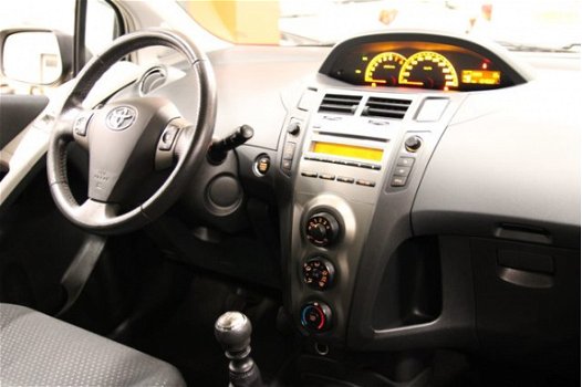 Toyota Yaris - 1.3 VVT-i Dynamic + afn. trekhaak - 1