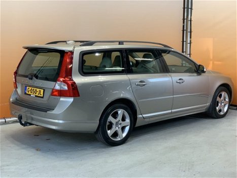 Volvo V70 - 2.5T Momentum 200 pk aut topstaat - 1