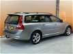 Volvo V70 - 2.5T Momentum 200 pk aut topstaat - 1 - Thumbnail