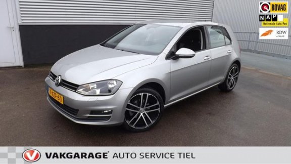 Volkswagen Golf - 1.2 TSI Highline Automaat, Navigatie, PDC V-A - 1