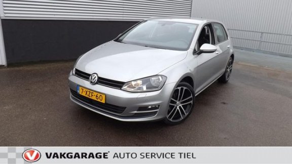 Volkswagen Golf - 1.2 TSI Highline Automaat, Navigatie, PDC V-A - 1