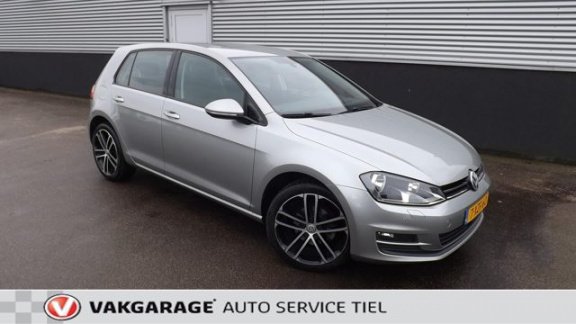 Volkswagen Golf - 1.2 TSI Highline Automaat, Navigatie, PDC V-A - 1