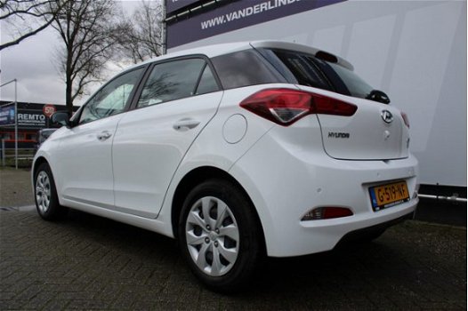 Hyundai i20 - 1.2 HP Navi, cruise, achteruitrijcamera, parkeersensoren achter, rijstrooksensor - 1