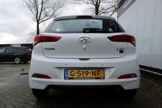 Hyundai i20 - 1.2 HP Navi, cruise, achteruitrijcamera, parkeersensoren achter, rijstrooksensor - 1