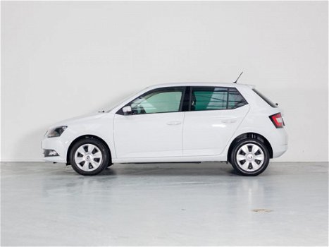 Skoda Fabia - 1.0 TSI Ambition, Cruise, Airco , DAB, Privacy Glas, Front Assist - 1