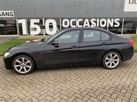 BMW 3-serie - 328i Sport High Executive Automaat , Trekhaak, Harman/Kardon, Navi Pro, Leder, 18