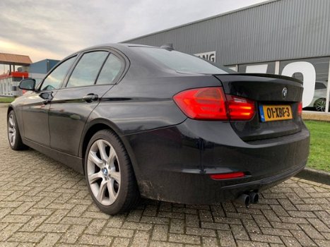 BMW 3-serie - 328i Sport High Executive Automaat , Trekhaak, Harman/Kardon, Navi Pro, Leder, 18