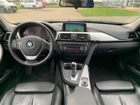 BMW 3-serie - 328i Sport High Executive Automaat , Trekhaak, Harman/Kardon, Navi Pro, Leder, 18