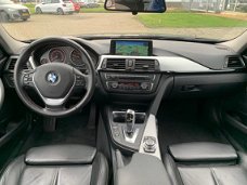 BMW 3-serie - 328i Sport High Executive Automaat , Trekhaak, Harman/Kardon, Navi Pro, Leder, 18"