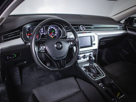 Volkswagen Passat - 1.6 TDI Business Edition , DSG, Navigatie, Parkeersensoren, Keyless - 1