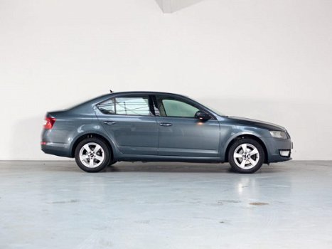 Skoda Octavia - 1.6 TDI Greentech Elegance , Cruise, Clima, Parkeersensoren, Navigatie - 1