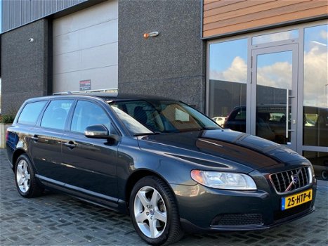 Volvo V70 - 2.0D Limited Edition / 136Pk / Navi / Clima / Stoelverw / NL Auto / PERFECT ONDERHOUDEN - 1