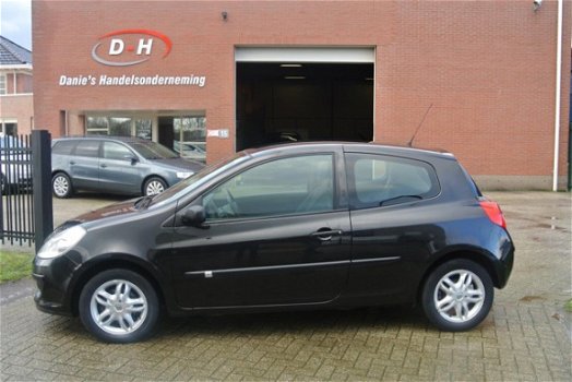 Renault Clio - 1.2 TCE Business Line airco inruil mogelijk nap trekhaak - 1